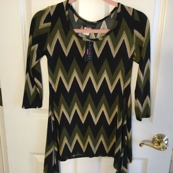 NWT Women’s Small Discreee Brand Knit Top - Picture 1 of 7